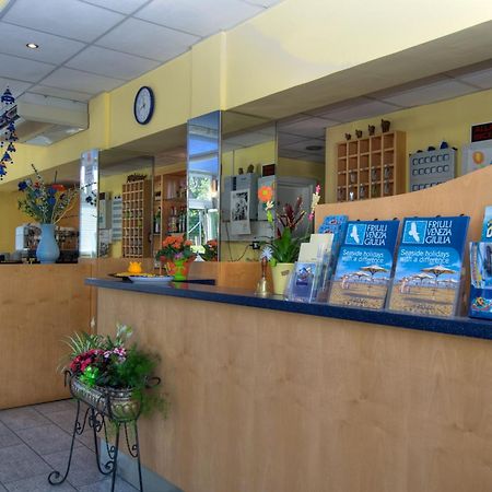 Hotel Minerva Lignano Sabbiadoro Ngoại thất bức ảnh