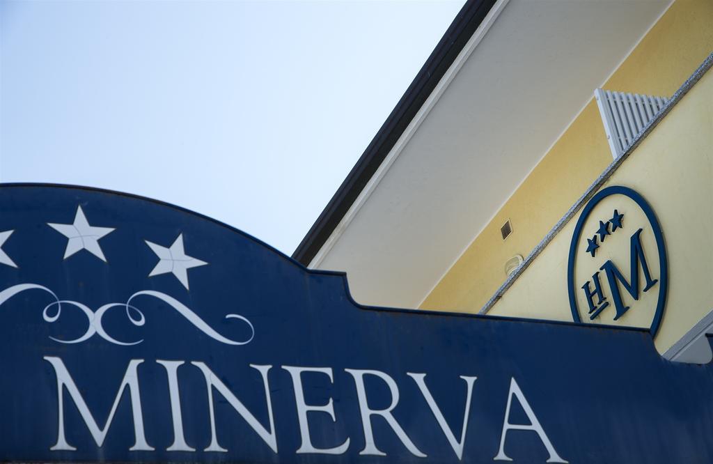 Hotel Minerva Lignano Sabbiadoro Ngoại thất bức ảnh