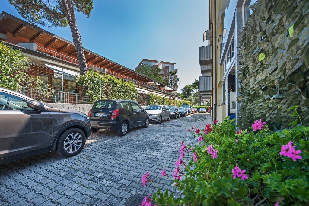 Hotel Minerva Lignano Sabbiadoro Ngoại thất bức ảnh