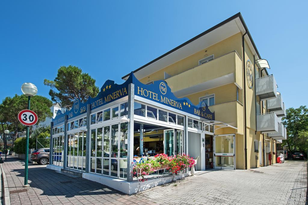 Hotel Minerva Lignano Sabbiadoro Ngoại thất bức ảnh