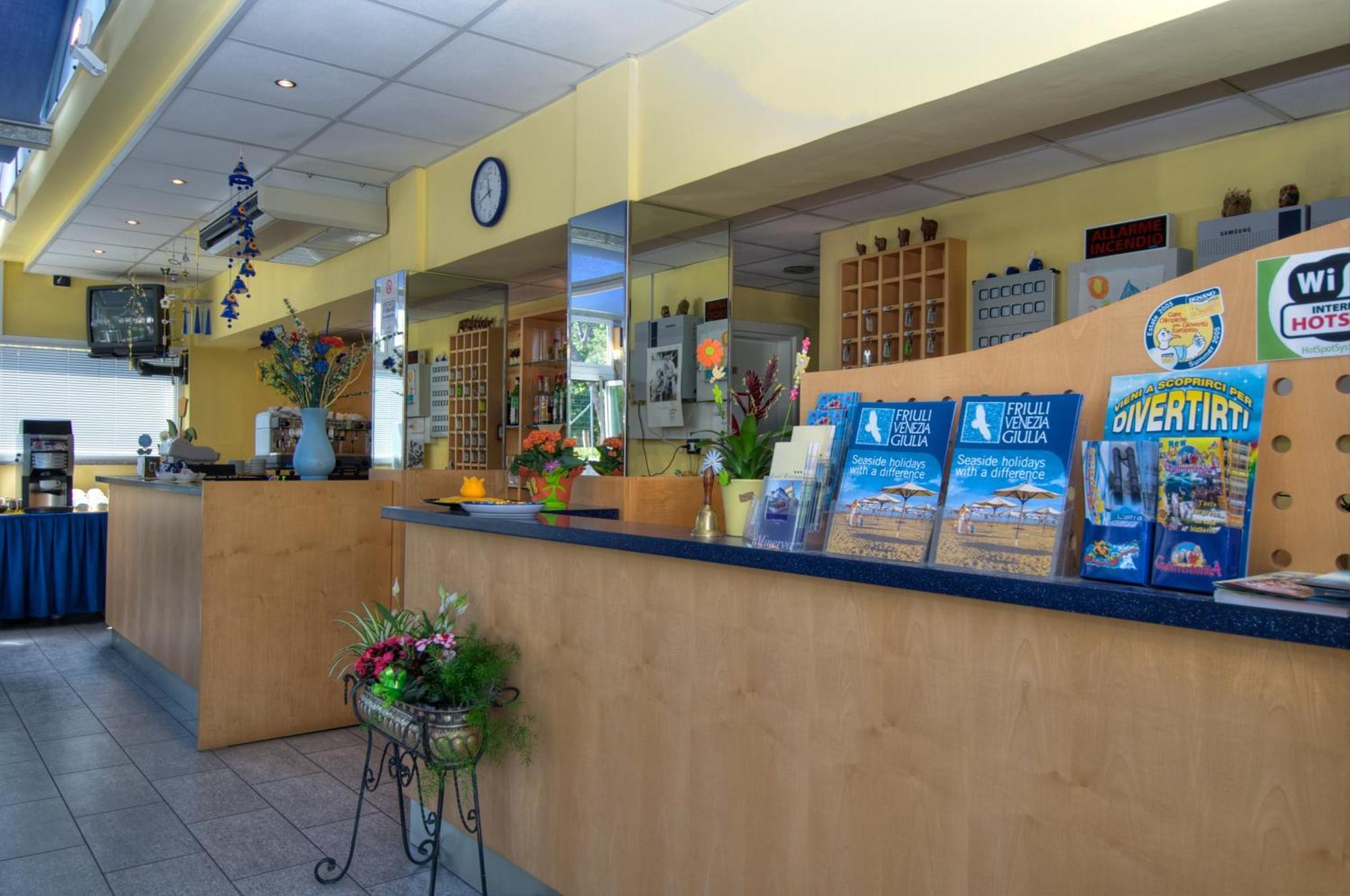 Hotel Minerva Lignano Sabbiadoro Ngoại thất bức ảnh