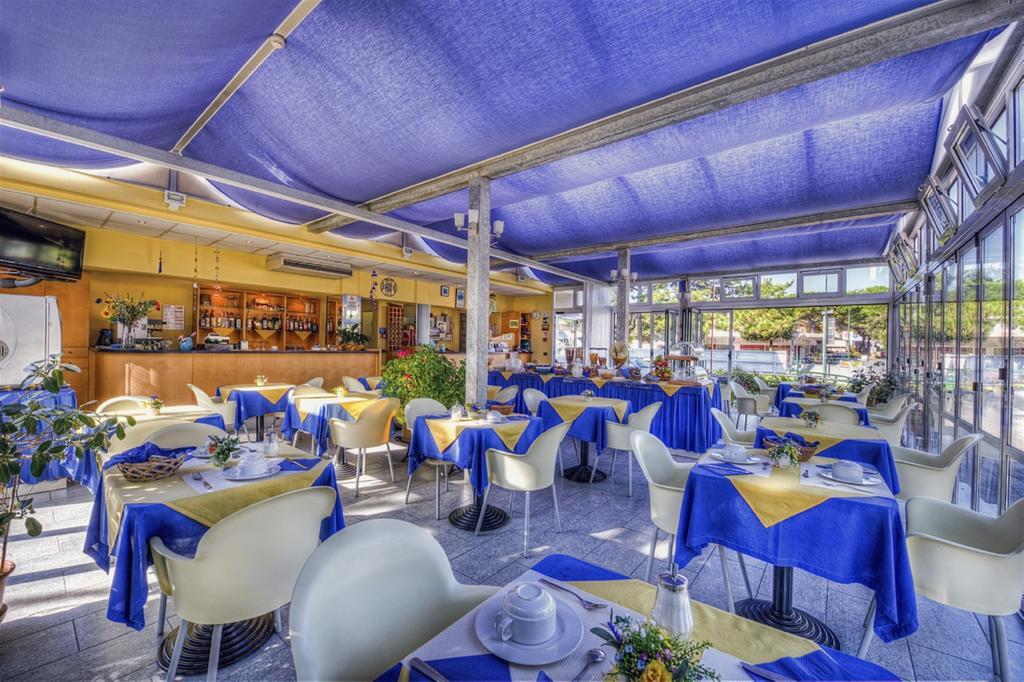 Hotel Minerva Lignano Sabbiadoro Ngoại thất bức ảnh