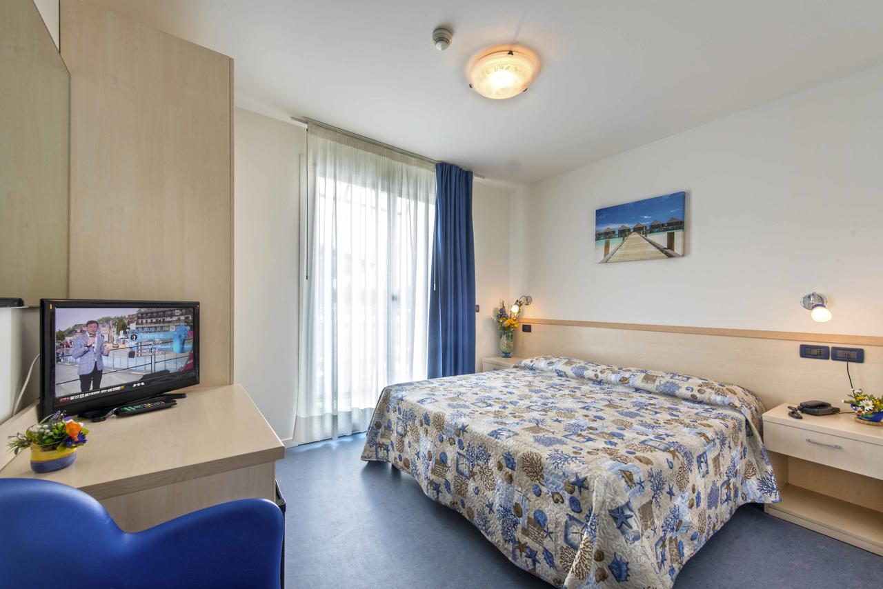 Hotel Minerva Lignano Sabbiadoro Ngoại thất bức ảnh